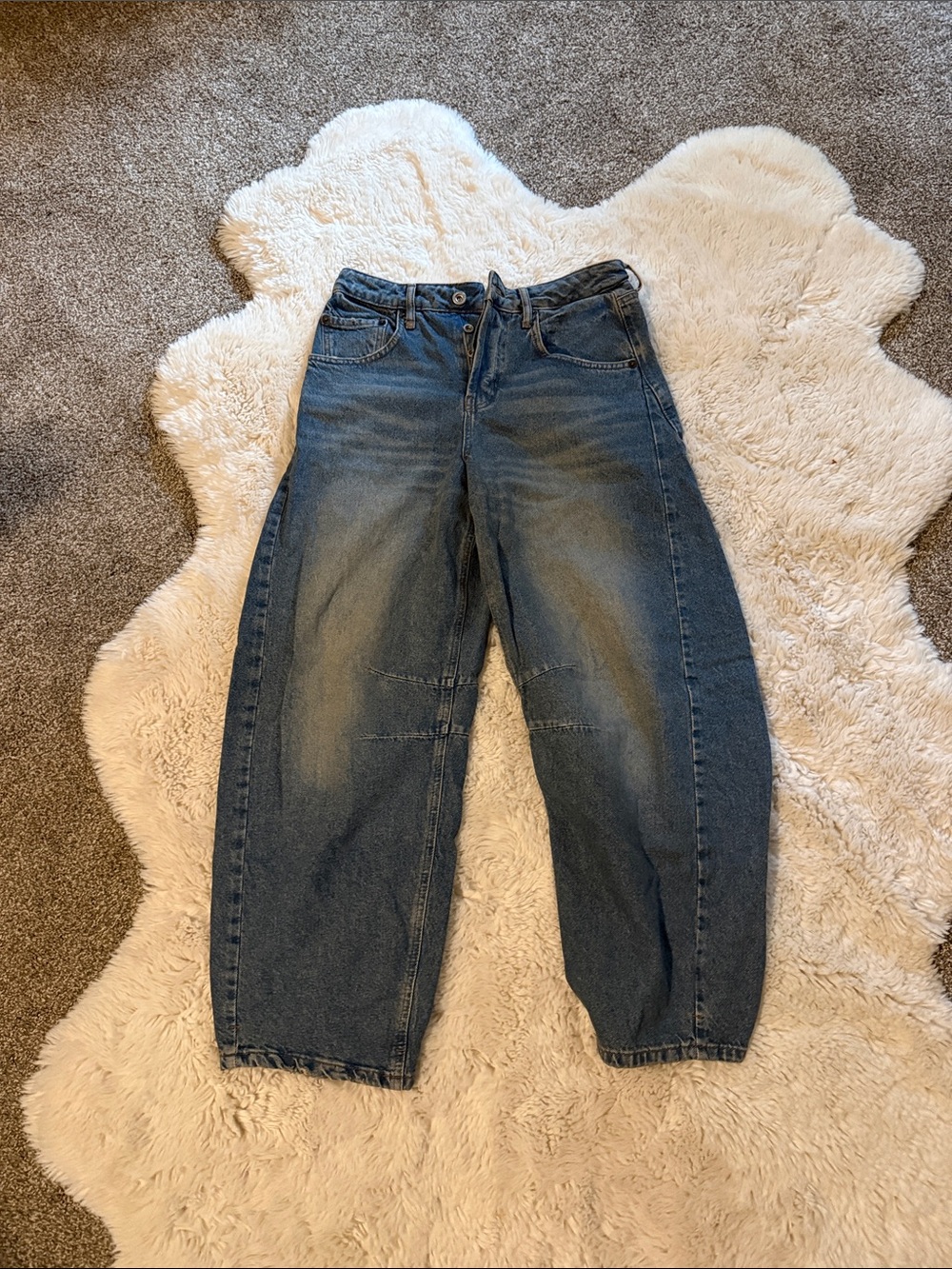 Relaxed Barrel Jeans in Medium Blue Denim